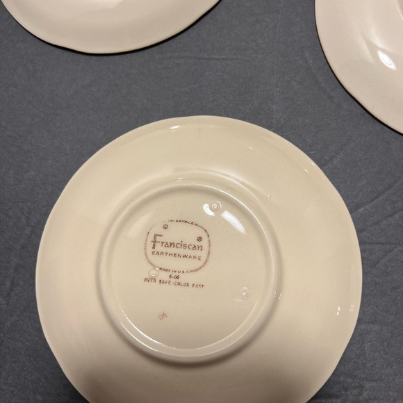 6 Franciscan ware apple pattern vintage saucers. - Picture 3 of 5